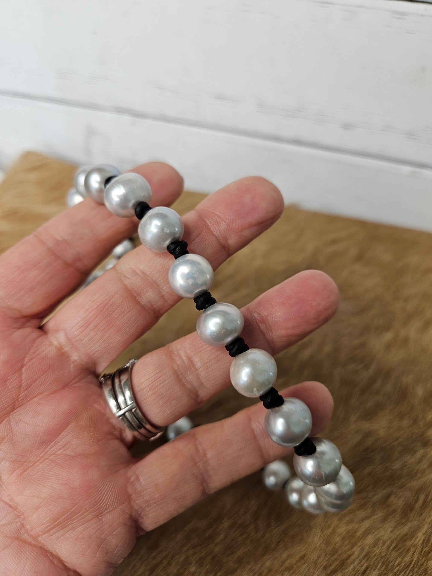 Silver-Gray Freshwater Pearl Necklace: Knotted Leather, Minimalist Boho